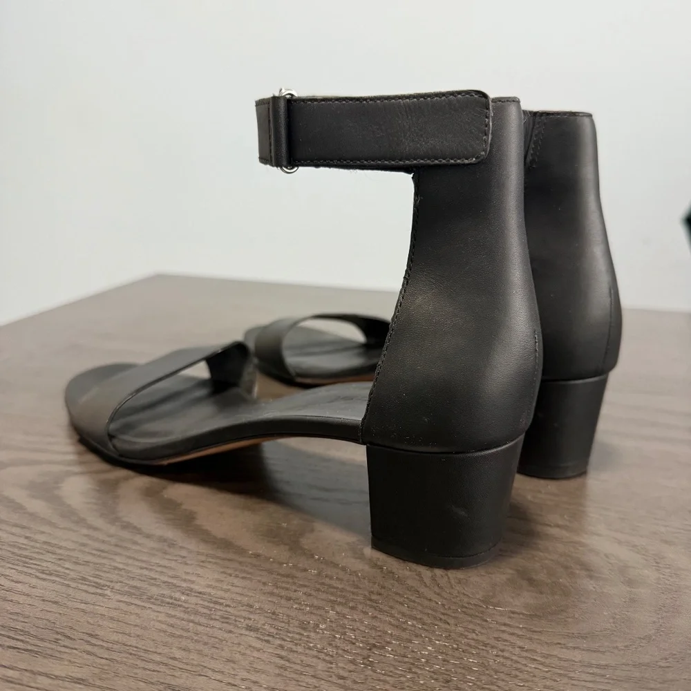 Vince Rita Minimalist Black Sandals Size 9‎ M